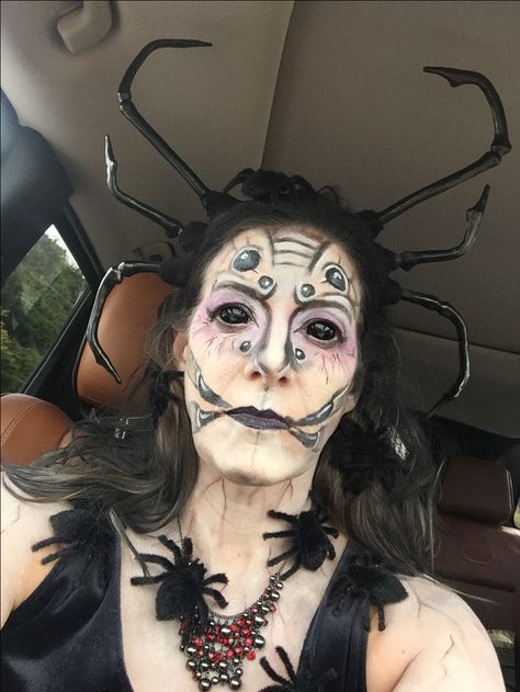 Horror Movie Hairstyles, Creepy Spider Makeup, Spider Arms Costume, Spider Costume Ideas, Woman Spider Costume, Womens Spider Costume, Diy Spider Costume Women, Prison Makeup, Scorpion Makeup