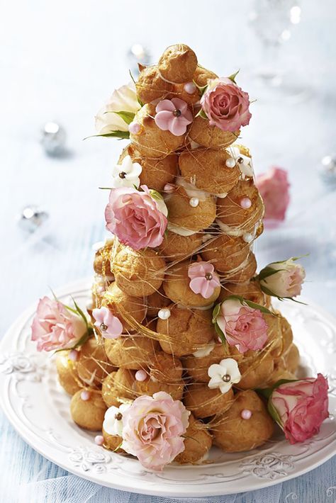 Profiterole Tower, Alternative Wedding Cakes, Susan Hayward, Choux Pastry, Creative Desserts, Protein Breakfast Recipes, Eclairs, Easy Cake Recipes, Sugar Flowers