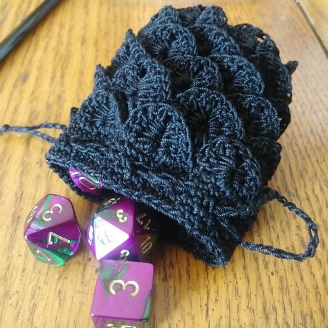 StormFly Crafts: Free Pattern! Crochet Game of Thrones Dragon Egg Inspired Dice Bag Dice Bag Crochet Pattern Free, Crochet Practical Ideas, Dnd Crochet Patterns, Crochet Dice Bag Pattern Free, Crochet Game Of Thrones, Crochet Dragon Egg Pattern Free, Game Of Thrones Crochet, Dragon Egg Crochet Pattern, Dnd Crochet