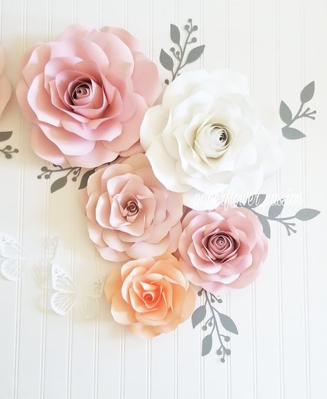 Decoration With Paper Flowers, Wall Flower Decoration, Decoration With Paper, Roses Birthday, Shabby Chic Paper, Baby Backdrop, Paper Flower Wall Decor, Nursery Inspo, Paper Flower Wall