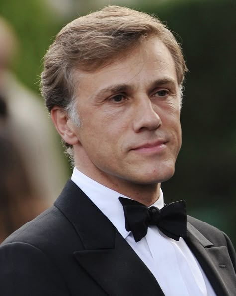 Young Christoph Waltz, Christopher Waltz, Hans Landa, Man Moment, Inglourious Basterds, Christoph Waltz, Feminine Art, Figure Poses, Foto Ideas Instagram