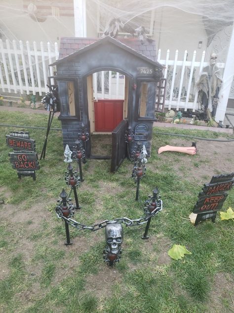 Playhouse To Haunted House, Halloween Playhouse Decorations, Playhouse Into Haunted House, Playhouse Haunted House, Toddler Haunted House Ideas, Haunted Playhouse Ideas, Halloween Playhouse Makeover, Haunted Playhouse, Halloween Playhouse