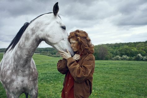 English Countryside Fashion, Marta Bevacqua, Countryside Fashion, Horse Photography Poses, Horse Fashion, Horse Aesthetic, Alone Photography, Reaction Pics, Equine Photography