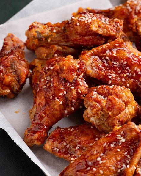 Marion Grasby - Crispy Korean Chicken Wings Crispy Asian Chicken Wings, Chicken Wings Aesthetic, Baked Korean Chicken Wings, Crispy Korean Fried Chicken Wings, Spicy Korean Wings Wingstop, Korean Wings, Spicy Korean Chicken Wings, Papas Games, Korean Fried Chicken Wings