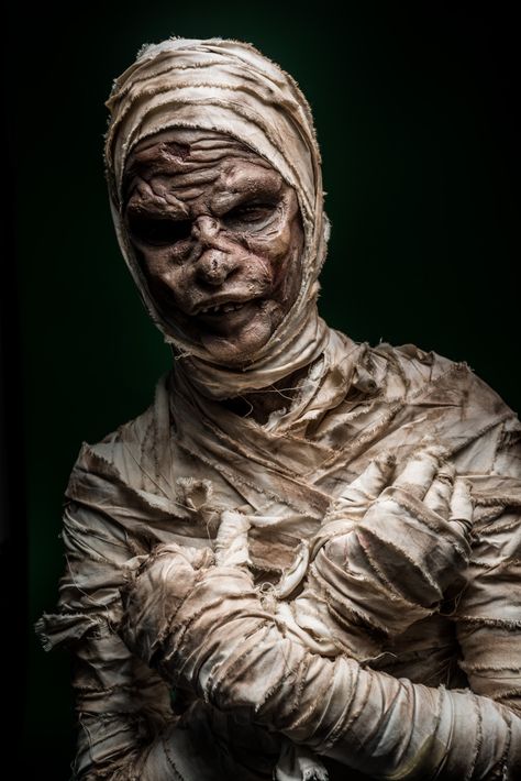 #Esha #mummy #FX #momie #egypte #makeup #artist Adam Beach, 3d Art Sculpture, Funny Watch, Egypt Tattoo, Egyptian Mummies, Ancient Sculpture, Homemade Halloween, Fx Makeup, 3d Photo