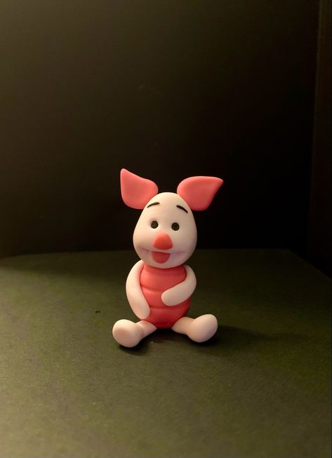 Piglet, Winnie the Pooh, fondant, cake topper, figurine Winnie The Pooh Clay Art, Winnie The Pooh Polymer Clay, Clay Disney Characters, Disney Clay Ideas, Clay Winnie The Pooh, Winnie The Pooh Clay, Winnie The Pooh Fondant, Clay Date Ideas, Clay Challenge