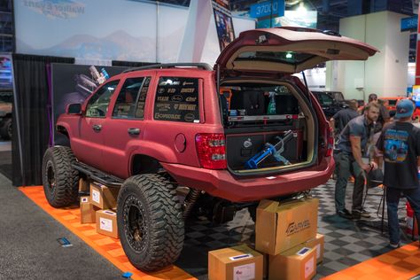 Grand Cherokee Lifted, Jeep Zj, Jeep Xj Mods, Jeep Wj, Jeep Camping, Expedition Portal, Blue Chrome, Lifted Jeep, Offroad Jeep