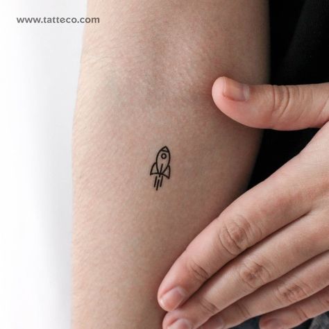 Small Rocket Ship Tattoo, Rocket Ship Tattoo Simple, Rockets Drawing, Small Rocket Tattoo, Planets Tattoo Simple, Rocketship Tattoo, Rocket Ship Tattoo, Rocket Flying, Rocket Tattoo