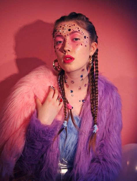 Photoshoot Aesthetic Studio, Estilo Kitsch, Shooting Studio, Aesthetic Studio, Photoshoot Aesthetic, Soft Grunge Aesthetic, Editorial Makeup, Indie Outfits, Fashion World