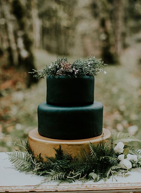 Moody Forest Wedding, Wedding Cake Forest, Forest Wedding Inspiration, Redwood Forest Wedding, Moody Forest, Dark Green Wedding, Forest Theme Wedding, Black Cake, Black Wedding Cakes