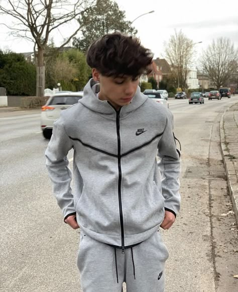 Nike Tech Fit, Nike Tech Fleece Outfit Men, Nike Tech Fleece Men, Nike Tech Tracksuit, Tech Outfit, Brown Hair Boy, Blonde Hair Boy, Stile Hijab, Drip Outfit Men