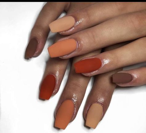 Fall Toe Nails, Tan Nails, Nail Polish Colors Fall, Halloween Acrylic Nails, Fall Acrylic Nails, Thanksgiving Nails, Fall Nail Colors, Neutral Nails, Dipped Nails