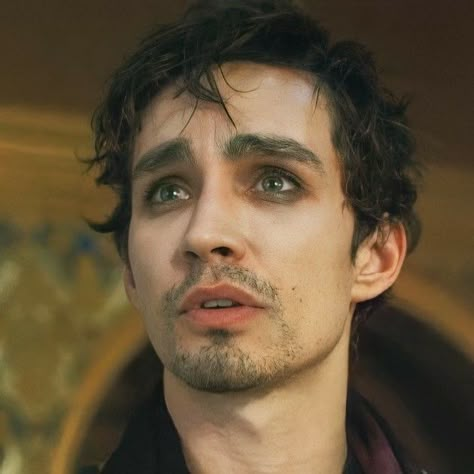 Klaus Hargreeves, Robert Sheehan, Under My Umbrella, He Makes Me Happy, Umbrella Academy, Most Beautiful Man, Male Face, Pretty Men, Art Reference Poses