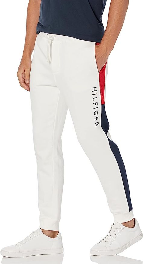 Tommy Hilfiger Men's Logo Jogger Pant Tommy Hilfiger Store, Man Logo, Jeans Size Chart, Tommy Hilfiger Man, Modern Fashion, Mens Sweatpants, Get Dressed, Jogger Pants, Mens Pants