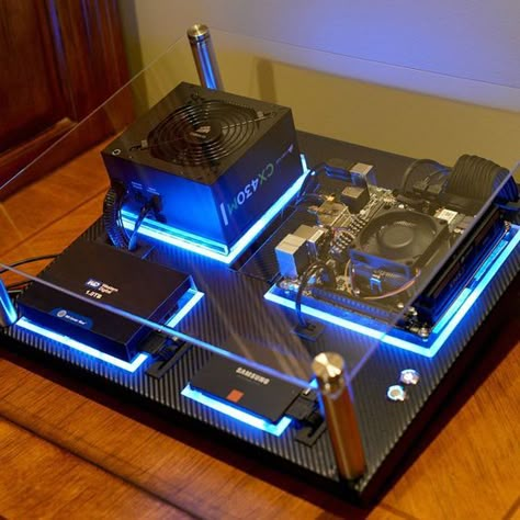 Diy Computer Case, Diy Pc Case, Wall Mounted Pc, Custom Computers, Computer Ideas, Diy Pc, Pc Design, Pc Ideas, Gaming Pc Build