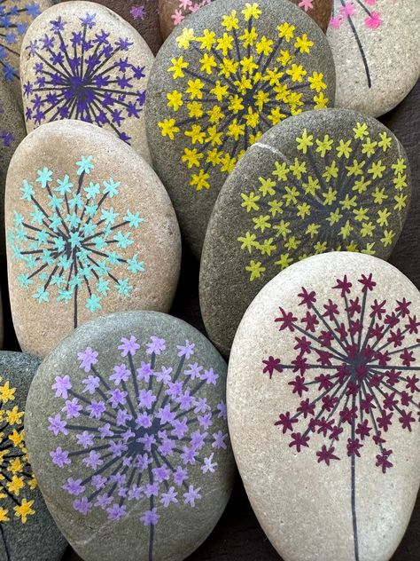 Floral Motives, Garden Rock Art, Painted Pebbles, Dandelion Designs, Stone Ornaments, Rock Painting Designs, Pebble Painting, Handmade Decor, Mantel Decorations