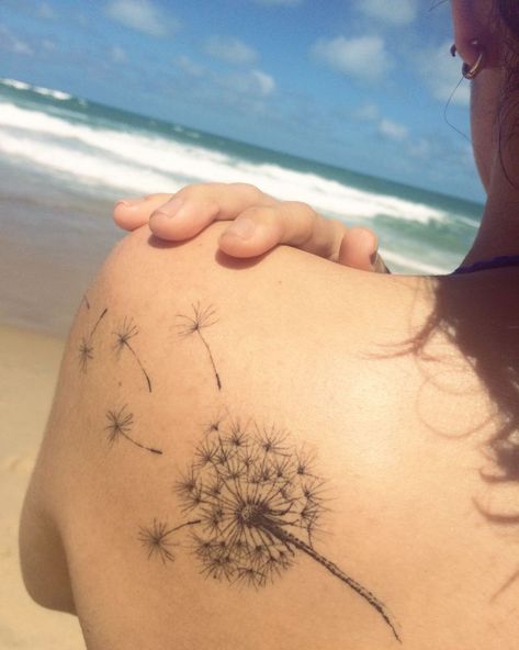 Dandelion Tattoo Meaning, Dandelion Tattoos, Dandelion Tattoo Design, Wörter Tattoos, Dandelion Tattoo, Mommy Tattoos, Muster Tattoos, Large Tattoos, J K Rowling