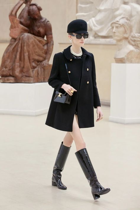 Celine Fall 2024 Ready-to-Wear Runway, Fashion Show & Collection Review [PHOTOS] Moda Paris, Hedi Slimane, Cardigan Long, 가을 패션, Fashion Show Collection, Winter 2024, Fall 2024, Leather Coat, Paris Fashion