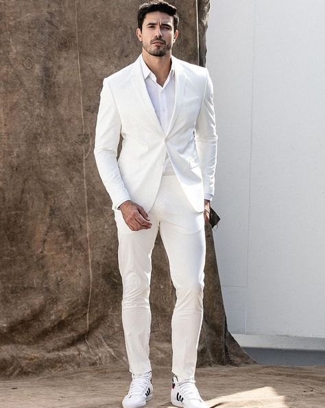 Suit For Men Stylish, All White Mens Outfit, White Blazer Men, Party Outfit Formal, Suit For Man, Mens White Suit, Metrosexual Men Fashion, White Wedding Suit, Suits And Sneakers