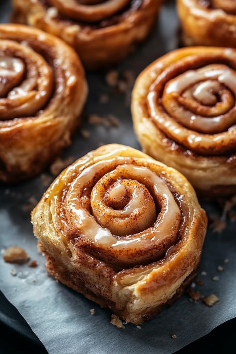 Apple Cinnamon Rolls Cinnamon Rolls Puff Pastry Recipe, Make Ahead Christmas Desserts, Cinnamon Filling Recipe, Cinnamon Apple Rolls, Sweet Roll Dough Recipe, Christmas Recipes Dessert, Caramel Apple Cinnamon Rolls, Maple Icing, Cinnamon Filling