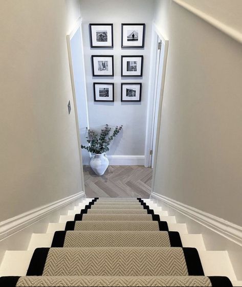 Terraced House Staircase, Close Staircase Ideas, Walled Staircase Ideas, Closed Stairs Ideas, Enclosed Stairs Ideas, Tight Staircase Ideas, White Staircase With Runner, Narrow Staircase Ideas Decor, Square Hallway Ideas