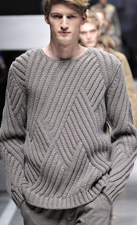 Fendi FW 13/14 - Milan Men's Fashion Week Sweater Outfits Men, Milan Men's Fashion Week, Knit Men, Fashion Suits For Men, Scarf Knitting Patterns, Knitwear Fashion, Knitwear Men, Beautiful Knitting, Embroidery Fashion