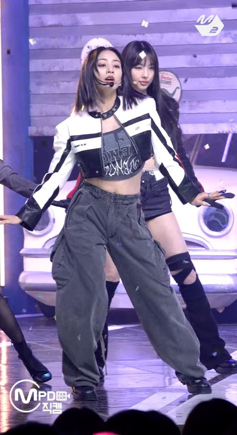 Twice Concert Outfit Jihyo, Jihyo Inspired Outfits, Twice Aesthetic Outfits, Jihyo Outfits Stage, Jihyo Set Me Free Outfit, Kpop Idol Fashion Female Casual, Twice Denim Outfit, Jihyo Concert Outfit, Twice Jihyo Outfits