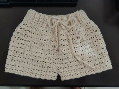 Crochet Shorts Pattern, Crochet Bottoms, Crochet Dinosaur, Crochet Skirts, Crochet Short, Crochet Daisy, Crochet Shorts, Crochet Fashion Patterns, Crochet Shoes