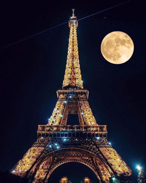 Best Vacation Destinations, Paris Wallpaper, Paris Pictures, Paris At Night, Paris Photography, Travel Outdoors, Paris Eiffel Tower, The Eiffel Tower, Paris Travel