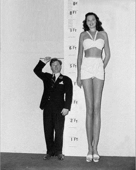 Human Giant, Giant Woman, Giant People, Mickey Rooney, Human Oddities, Big People, Tall People, Foto Vintage, Tall Girl