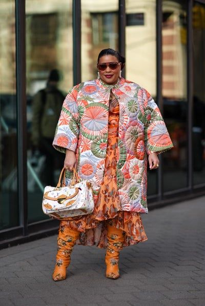 The Bold Return of Maximalist Fashion - Essence | Essence Maximalism Style Fashion, Print On Print Outfit, Aquarius Rising Aesthetic, Experimental Outfits, Maximalism Style, Look Good Everyday, Rising Aesthetic, Eclectic Outfits, Print Mixing