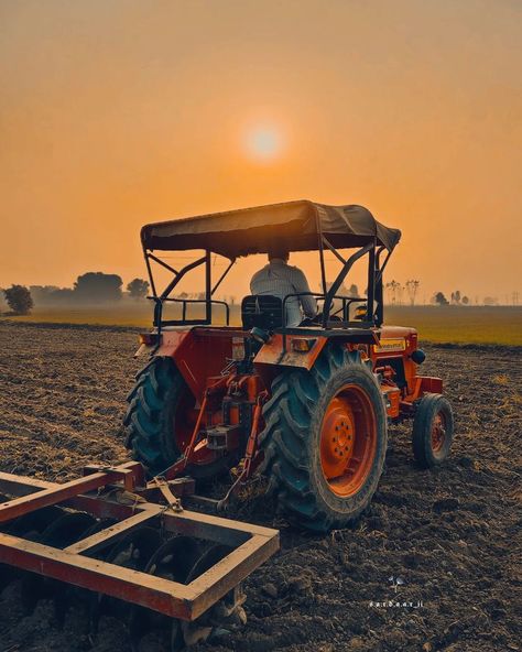 Farmer Background, Punjabi Village, Tractor Photography, Rice Cultivation, Agriculture Pictures, Agriculture Photography, My First Vlog, Farmer Tractor, Tsunami Waves