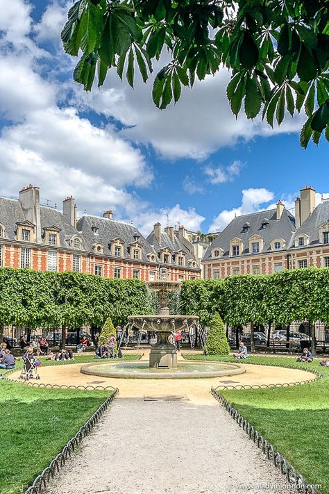 Best Area to Stay in Paris - How to Choose the Right Place For Your Style Paris Parks, Paris Park, Paris In The Summer, Best Weekend Trips, Barcelona Itinerary, Rome Itinerary, Marais Paris, Paris Landmarks, France Itinerary