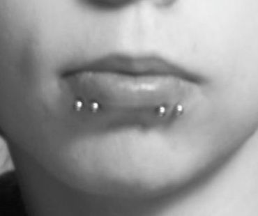 Shark Bites Piercing#piercingmodels #piercings Snakebite Piercing Aesthetic, Shark Bites Piercing, Shark Bites Piercing Rings, Fang Percing, Cool Snakebite Jewelry, Snakebite Jewelry Lip Piercings, Spiderbite Piercings, Snake Bite Piercing, Shark Bites