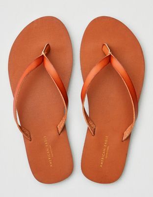 American Eagle Outfits Winter, Rainbow Flip Flops, Sandal Kulit, Flip Flops Women, American Eagle Outfits, Fashion Shoes Sandals, Mens Leather Sandals, Beach Flip Flops, American Eagle Sweater