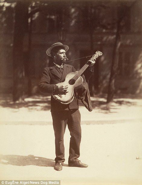 ... Eugene Atget, Paris 1900, Eclipse Solar, Berenice Abbott, Musee Carnavalet, Modern Metropolis, Old Photography, Old Paris, Boston Public Library