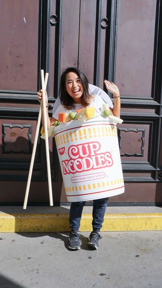 Ever wanted to be your favorite Cup Noodle flavor?! Look no further, your DIY guide to becoming an over-sized Japanese instant ramen is here :)I've tried to keep... Pool Noodle Halloween Costumes, Food Costume Ideas, Ramen Costume, Crying Cat Costume, Funny Packaging, Diy Ramen, Food Cosplay, Ramen Cup, Food Halloween Costumes