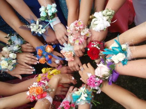 Pretty flower corsages Fake Flower Corsage, Silk Flower Corsage, Prom Corsage And Boutonniere, Corsage And Boutonniere Set, Boutonniere Pins, Prom Corsage, Prom Photoshoot, Wedding Corsage, Corsage And Boutonniere