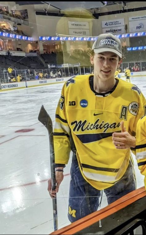 Luke Hughes Michigan, Luke Hughes Wallpaper, Luke Hughes, Michigan Hockey, Hughes Brothers, Hockey Guys, Hockey Men, Hockey Pictures, Hot Hockey Players