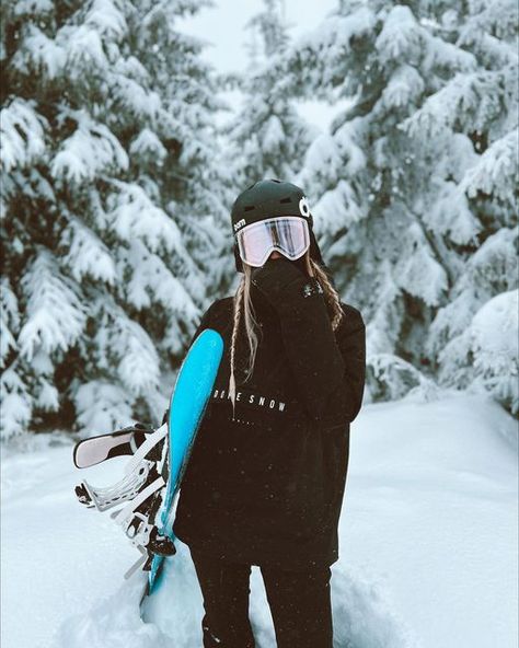 Dope Snowboard, Snowboard Aesthetic, Dope Snow, Skiing Aesthetic, Japan Outfits, Cute Hiking Outfit, Snowboarding Trip, Snowboard Girl, Snowboarding Style