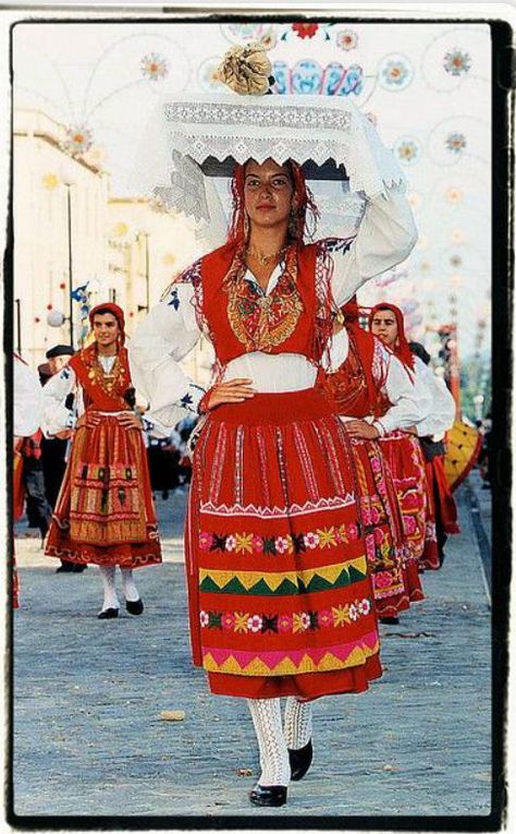 Portuguese Aesthetic, Portuguese Tattoo, Costumes Around The World, Portuguese Culture, National Dress, Folk Dresses, Ethnic Dress, Portugal Travel, Spain And Portugal