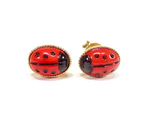 Sweet little vintage ladybug ear studs red gold 1960s glass handmade glass stones 8x6mm real gold plated handmade in cologne germany The pictured earrings are handmade in our Cologne studio. The frame is made of real gold-plated tombac. The plugs are made of 925 sterling silver, gold-plated. The stones used are original glass made in Germany from the 1960s. Stone size: approx. 8x6 mm   Red color   Overall length: 14 mm   Brand: SoHo®   For this ear jewelry we use only materials from Germany. All Cute Accessories Earrings, Pretty Earrings Studs, Ladybug Earrings, Bohemia Glass, Cologne Germany, Minimal Color, Funky Jewelry, Jewelry Lookbook, Hippie Jewelry