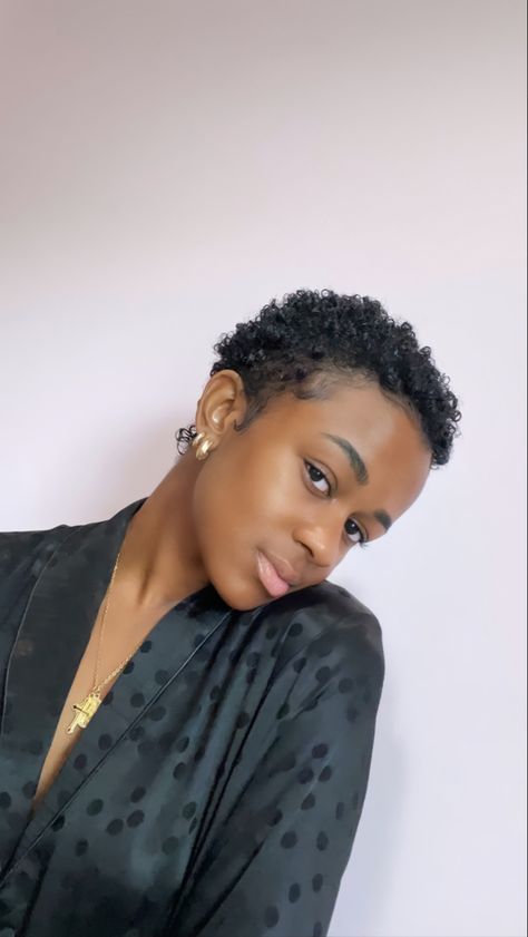 Twa Big Forehead, Sophomore Aesthetic, Hairstyles Short Curly Hair, Big Chop Twa, Natural Hair Pixie Cut, Character Hairstyles, Short Textured Haircuts, Crown Inspiration, Big Chop Hairstyles