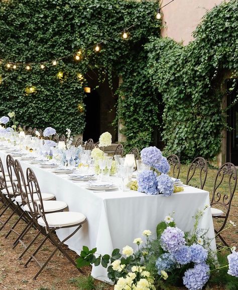 We love the idea of long table weddings - everyone seated equally together to mingle and enjoy the night. How beautiful is this long table lined with hydrangeas?! By Pop Up Planning Co for an Italian Elopement. Yellow Tablescape, Blue Hydrangea Centerpieces, Long Table Centerpieces, Italian Elopement, Blue Hydrangea Wedding, Long Table Wedding, Hydrangea Centerpiece, Simple Wedding Centerpieces, Hydrangeas Wedding