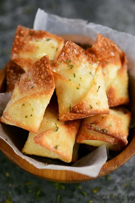 Garlic Cream Cheese Wontons, Air Fryer Wontons Cream Cheeses, Cream Cheese Wonton Recipes Air Fryer, Air Fryer Appetizers Recipes, Air Fryer Treats Easy, Appetizers With Wonton Wrappers, Airfryer Side Dishes, Air Fryer Cream Cheese Wontons, Air Fryer Simple Recipes