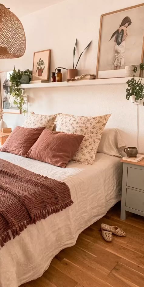 Stil Boho, Small Space Living Room, Redecorate Bedroom, Cozy Room Decor, Apartment Decor Inspiration, Room Makeover Bedroom, Room Inspiration Bedroom, Bedroom Aesthetic, Apartment Room