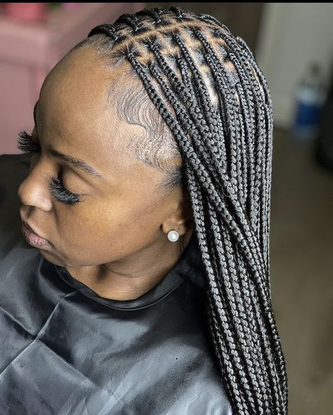 Middle Part Small Knotless Box Braids, Tiny Knotless Box Braids Long, Small Knowles Braids, Black Small Knotless Braids, Small Individual Braids For Black Women, Small Knotted Braids, Nutless Braids Styles Long, Tiny Knotless Box Braids, Jet Black Small Knotless Braids