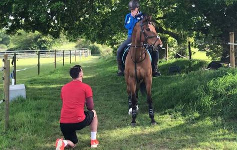 Just say yes! 8 horsey marriage proposals to bring a tear to your eye Horseback Riding Proposal, Horse Proposal, Proposal Ideas With Dogs, Puppy Engagement Proposal, Horse Marriage Proposal, Horse At Wedding The Bride, Ways To Propose, Proposal Engagement, Marriage Proposals