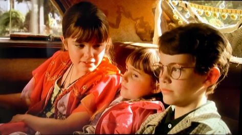 Halloween town aesthetic picture of cab ride scene. Holloween Town, Halloween Town Aesthetic, Marnie Piper, Halloweentown Aesthetic, Nostalgic Halloween, Disney Channel Movies, Comfort Movies, Disney Live Action, 90s Childhood