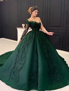 Green Ball Gown Dress, Dark Green Ball Gown, Green Quince Dress, Debut Gowns, Green Ball Gown, Engagement Gowns, Green Wedding Dresses, Ball Gown Dress, Pretty Quinceanera Dresses